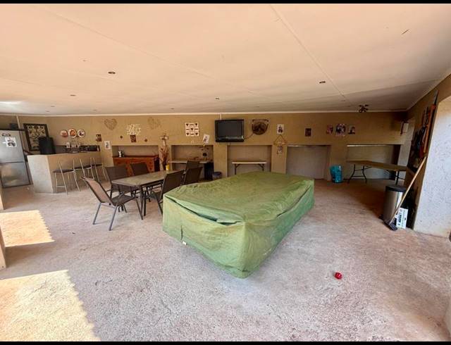 5 BEDROOM HOUSE FOR SALE IN ROOIHUISKRAAL